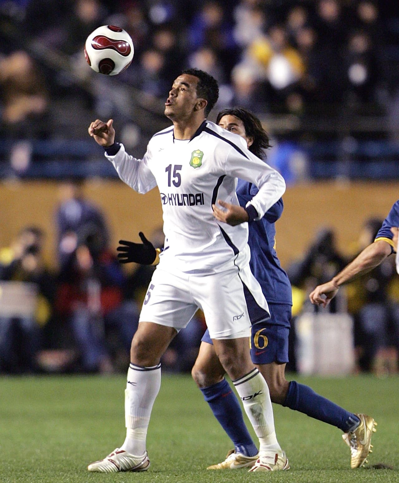 El brasileño Ze Carlo era el único extranjero internacional en el Jeonbuk del 2006. El volante anotó uno de los goles en el triunfo 3-0 sobre Auckland City en la fase previa del Mundial de Clubes.