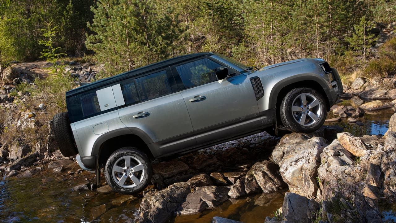 Para conseguir el todoterreno con mayor capacidad ‘fuera de la ruta’ instalaron suspensión independiente en las 4 esquinas…
<br>