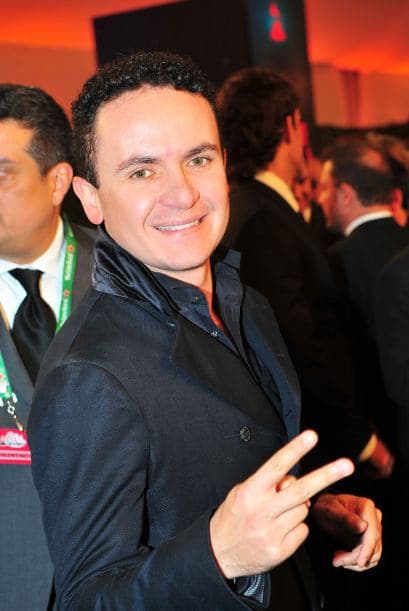 Te llevamos detrás de cámaras y mira todo lo que pasó mientras tus artistas desfilaban por la alfombra verde. 