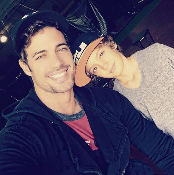 <b><a href="http://www.univision.com/temas/william-levy">William Levy</a></b> 
<a href="http://www.univision.com/programas/novelas/a-william-levy-y-a-su-hijo-christopher-tophy-les-apasiona-el-beisbol">y su hijo Christopher Alexander</a>, se llevan más que bien y se nota que son inseparables.