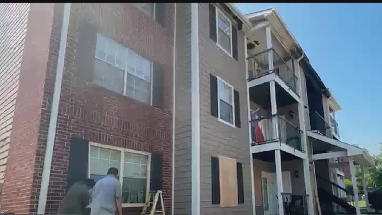 Incendio de madrugada en apartamentos de Prince William deja heridos y 23 desplazados