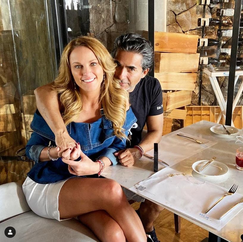 El actor y la psicóloga mantuvieron 
<b>un año de noviazgo</b>, pero debido a la apretada agenda de trabajo del presentador ya no tenían tiempo de convivir.
<br>