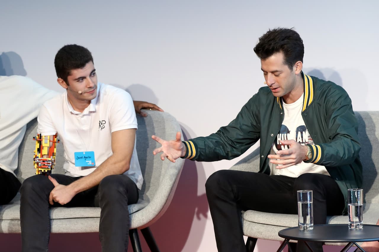 El pasado jueves 19 de septiembre, Mark Ronson, afamado productor musical y compositor de estrellas como Lady Gaga, Miley Cyrus y Bruno Mars, entre otros, visitó el set de 
<b><a href="https://www.youtube.com/watch?v=sssWAsCzMCw" target="_blank">'Good morning Britain'</a> </b>y ahí dijo 
<b><a href="https://www.univision.com/famosos/creador-de-hits-de-miley-cyrus-lady-gaga-y-otras-estrellas-se-declara-sapiosexual-una-nueva-orientacion-sexual-fotos" target="_blank">identificarse como una persona 'sapiosexual'</a></b>.