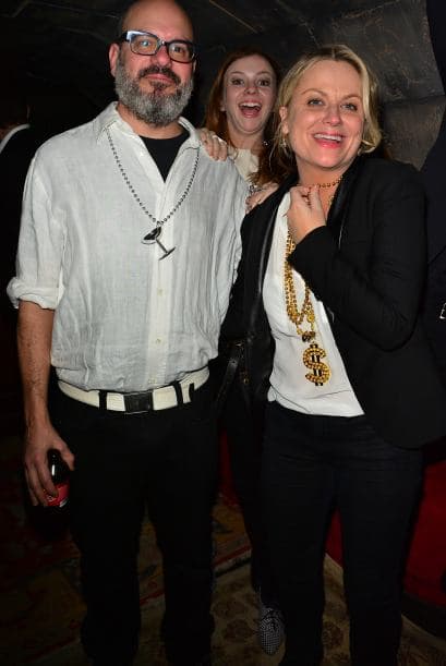 Amber Tamblyn se metió en la foto de David Cross y Amy Poehler. Más videos de Chismes aquí.