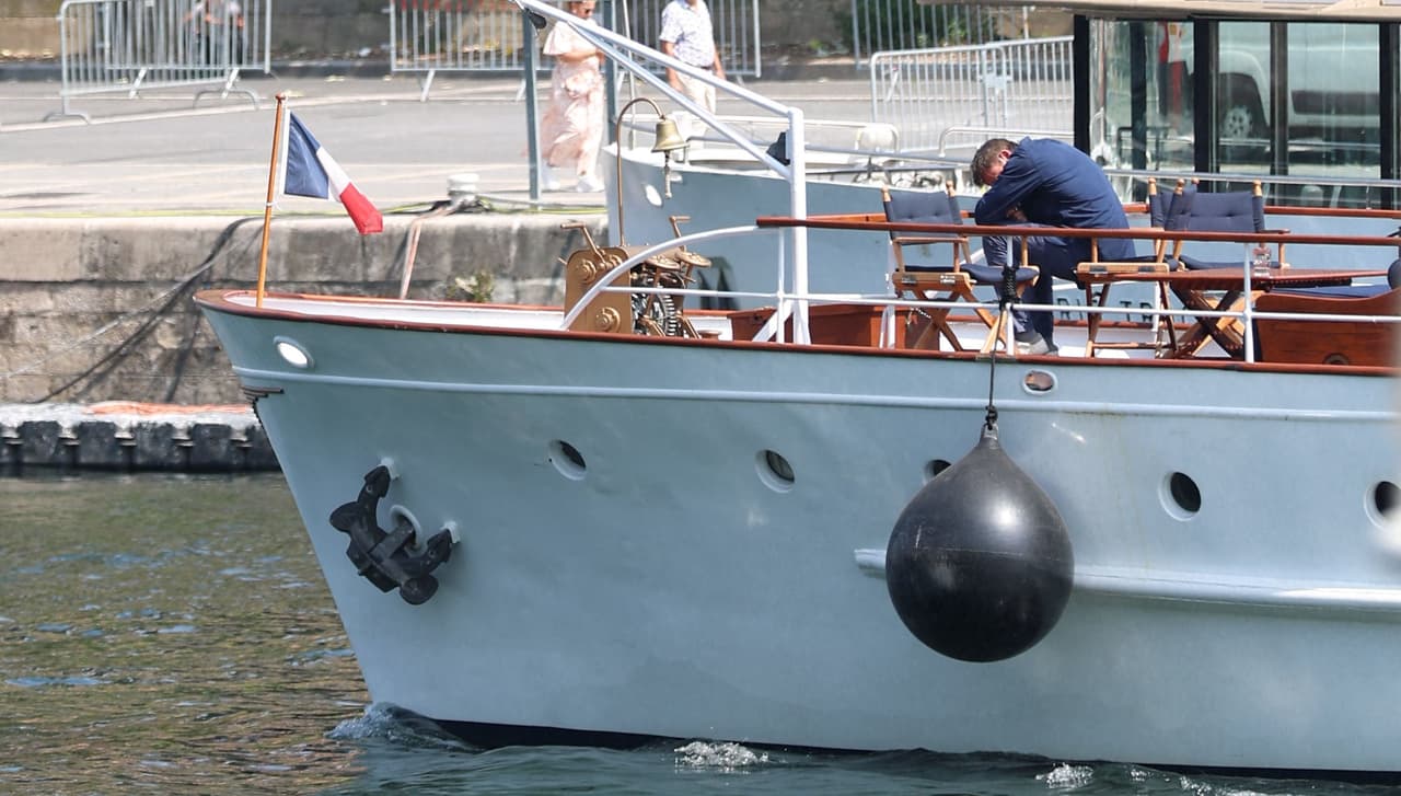 Esas fotos, junto con las nuevas dormido en Francia, han generado un debate en internet y algunos medios sobre el aparente cansancio que le ha dejado la primera semana de casado con la cantante. 
<br>