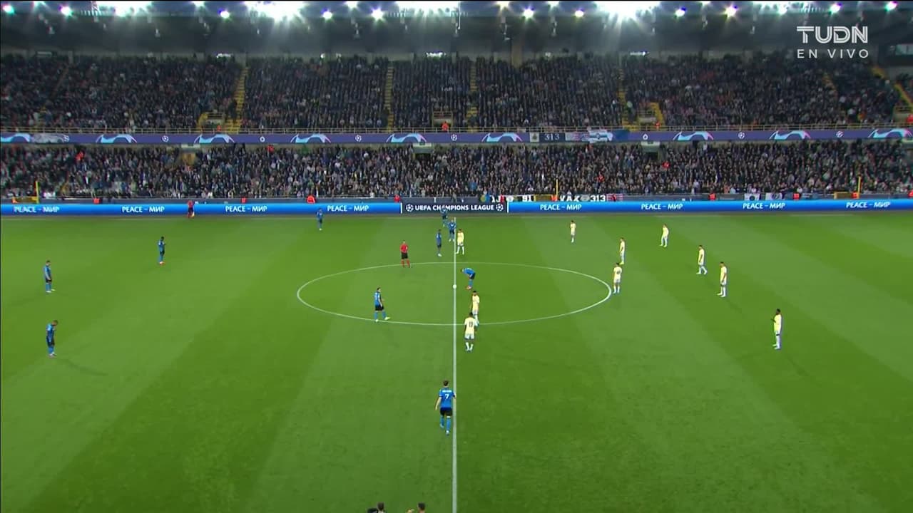 Arranca el partido y la pelota está en juego.