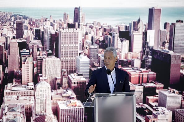 El alcalde de Chicago, Rahm Emanuel, asistió a la inauguración y dijo que la construcción de la nueva sede generó $ 3.2 millones para un fondo que servirá para reconstruir zonas pobres de la ciudad.