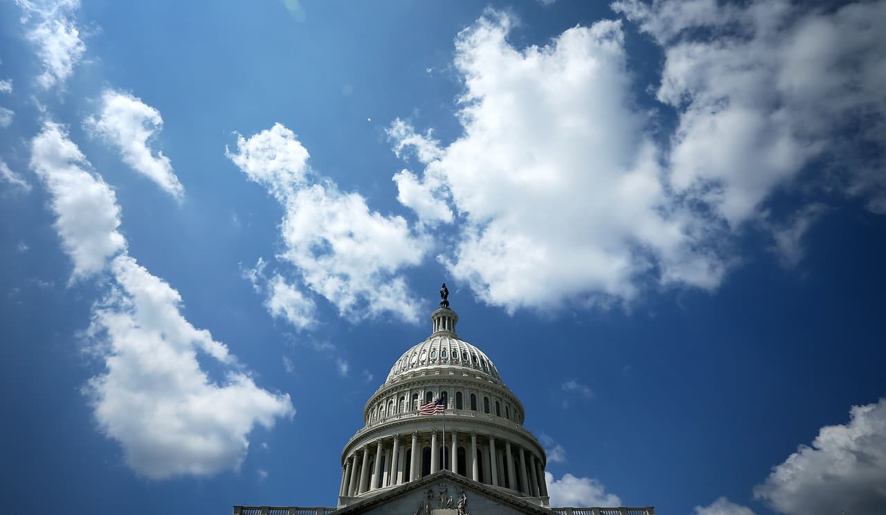 Propuesta de ley incluye a dreamers entre posibles empleados del Congreso