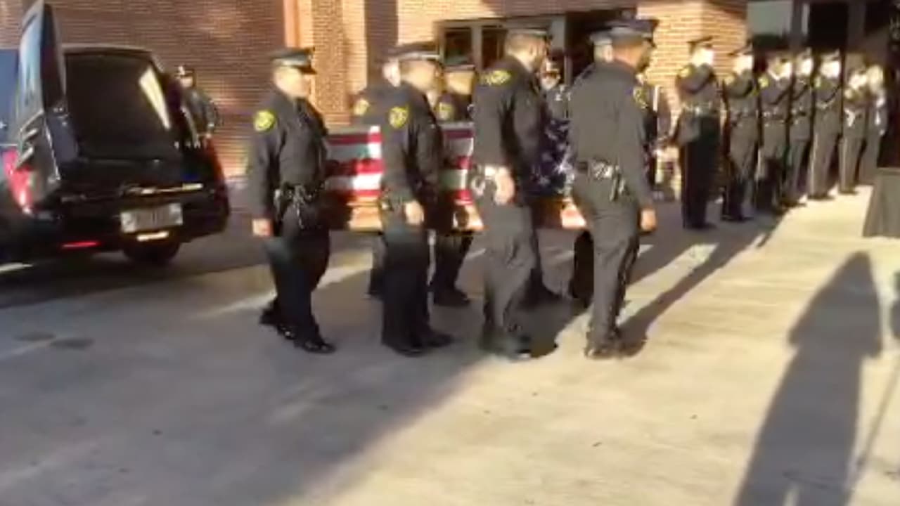 El jueves 12 de diciembre, cientos de personas se dieron cita para darle el último adiós.