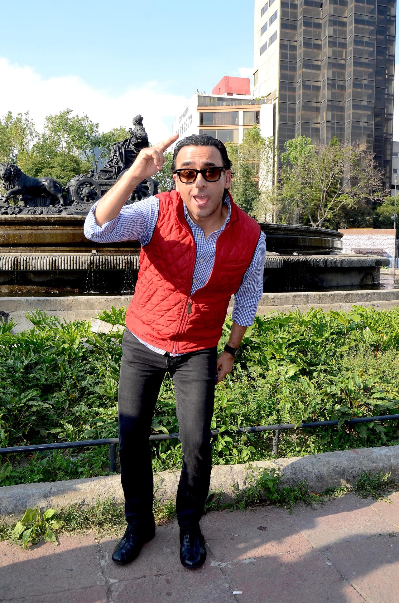 Pero también se dijo que 
<b>Adal Ramones</b> llevaría el papel protagónico de esta telenovela, aunque lo cierto es que esta producción nunca se concretó.