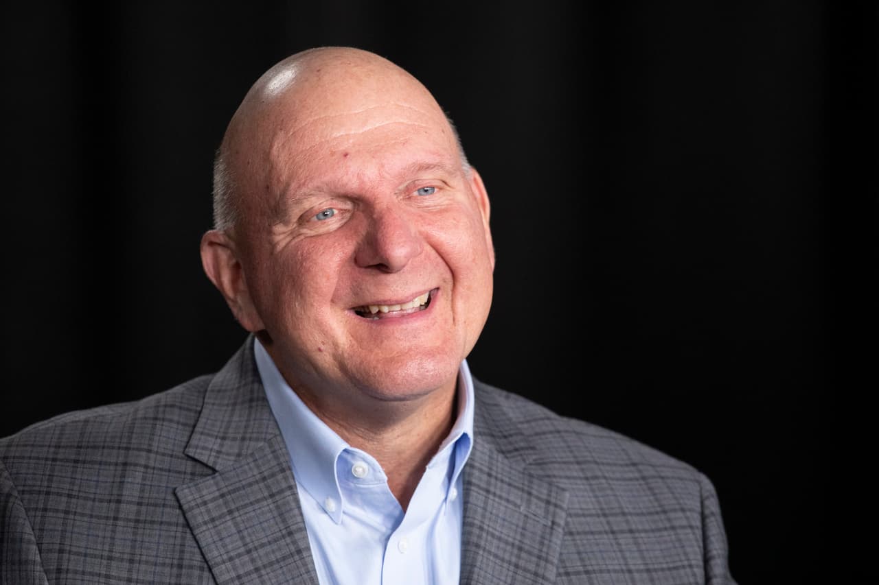 <b>Steve Ballmer</b>, estadounidense. Ex CEO de Microsoft y dueño de Los Angeles Clippers. Su patrimonio neto total es de 79,300 millones de dólares.
