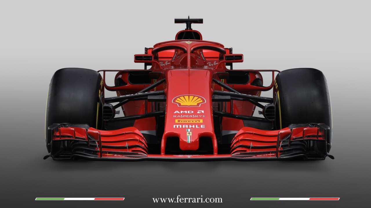 <b>Ferrari SF71H.</b> El auto de la casa de Maranello sobresaldrá este año por sus novedades aerodinámicas y mecánicas, pero también por ese color rojo que cubre en su totalidad al monoplaza. Por primera vez, desde 2009, no tendrá el patrocinio de Santander en el cuerpo del carro.