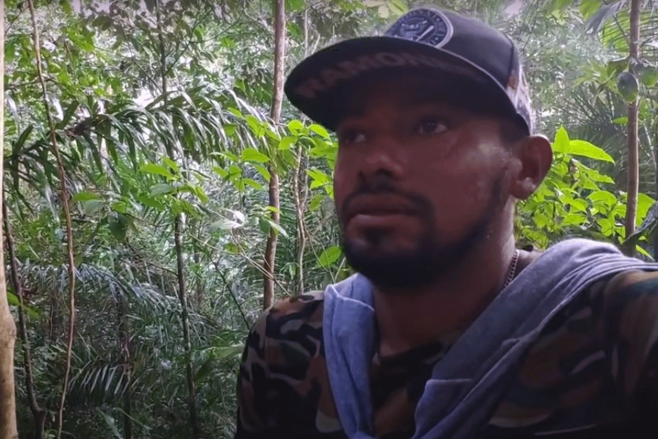 Imagen de Manuel Monterrosa cruzando el "Tapón del Darién"