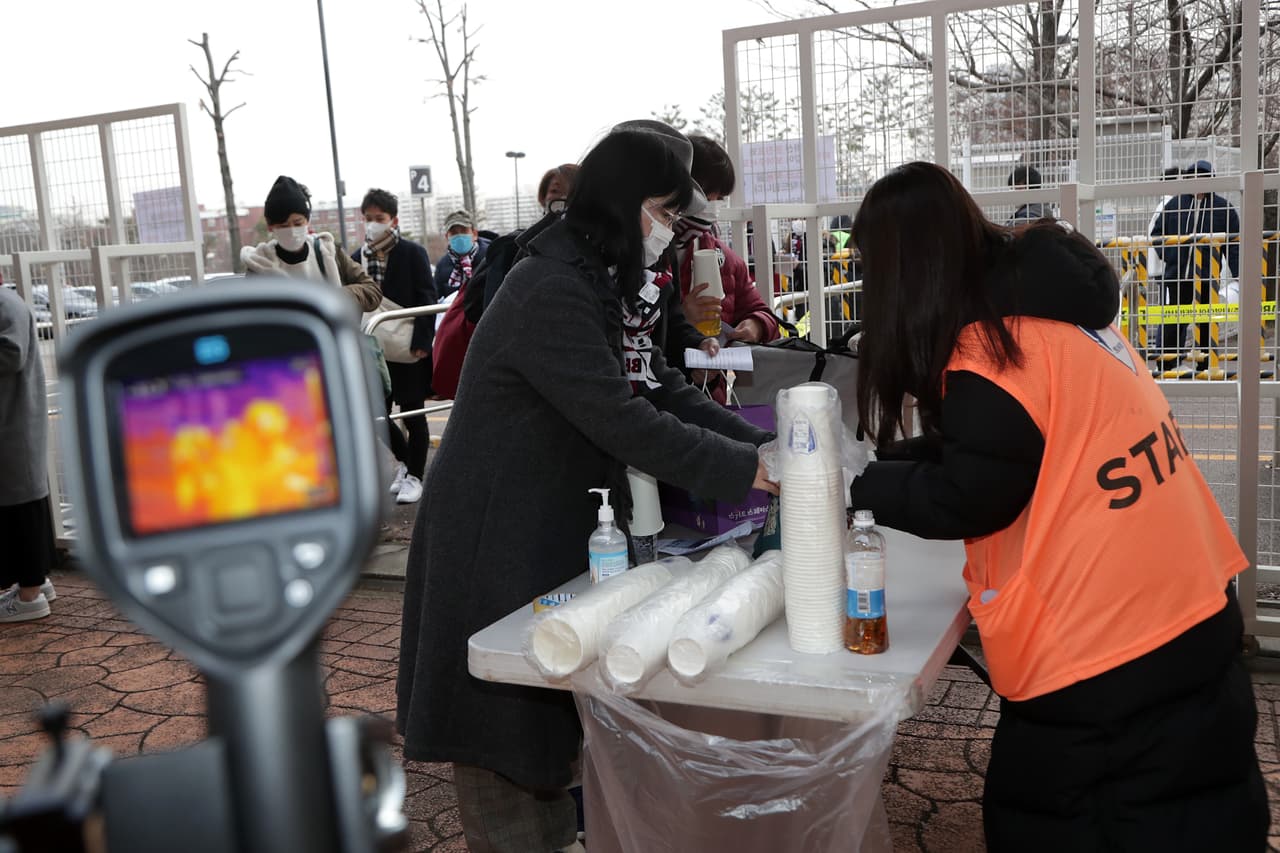Japón lucha por mantener sanos a sus ciudadanos tras problemas de coronavirus.