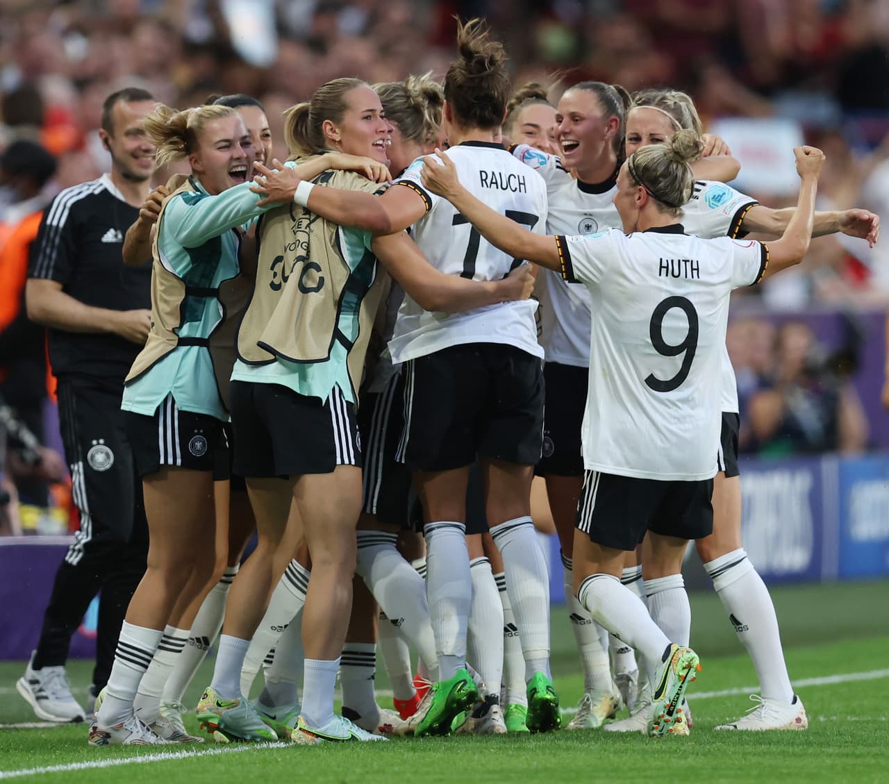 Fue al 36' cuando cayó el segundo tanto teutón.