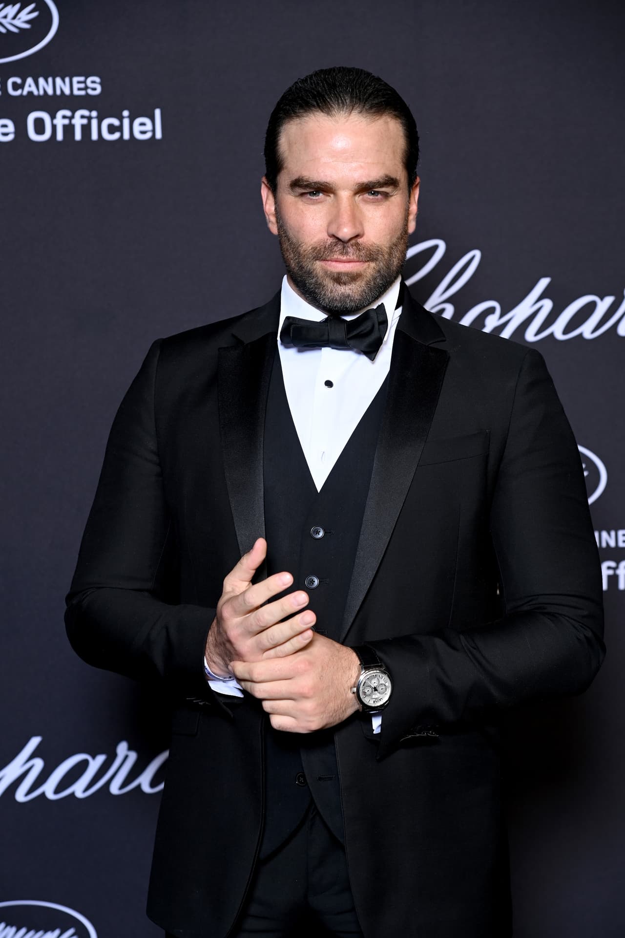 Con risa nerviosa, el actor evadió la pregunta y no contestó.