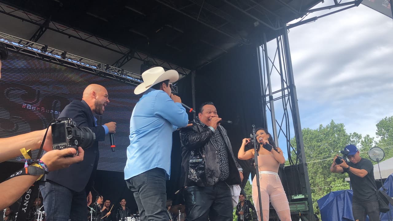 Al 'Chocomilk' de Los Sebastianes también le tocó bailar 'hasta abajo'.