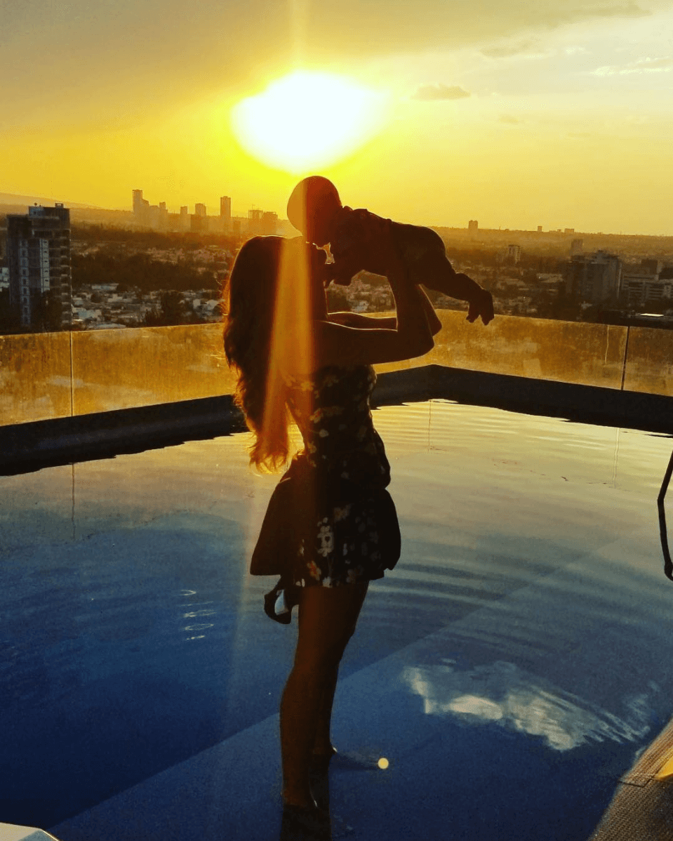 “Eso hago, día tras día, es un reto. Pero creo que mi hijo es un niño tan sensible, es tan puro. Creo que 
<b>el miedo de cualquier mamá es que esa pureza</b>, esa sensibilidad, esa inocencia se convierta (en algo malo), eso me da terror”, sentenció.