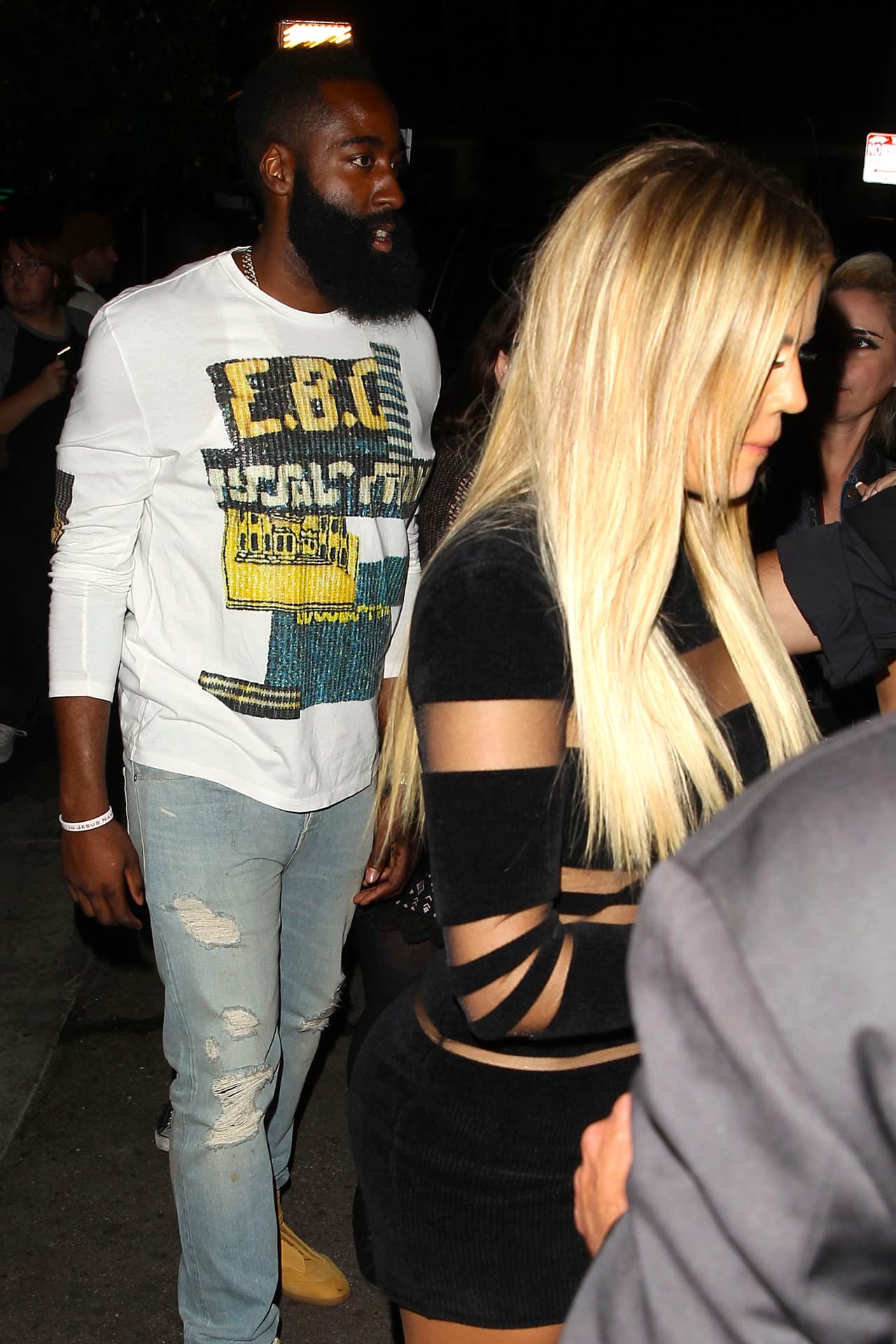 Khloé Kardashian y James Harden, jugador de los Rockets de Houston, tuvieron una relación de un año de 2015 a 2016.
<br>