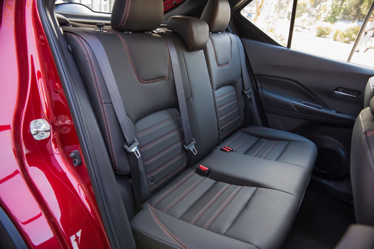 El asiento trasero de la Nissan Kicks 2018 es amplio y cómodo.