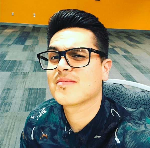 Él es cantante, músico y compositor de originario de la región de Bandiraguato, Sinaloa, México.