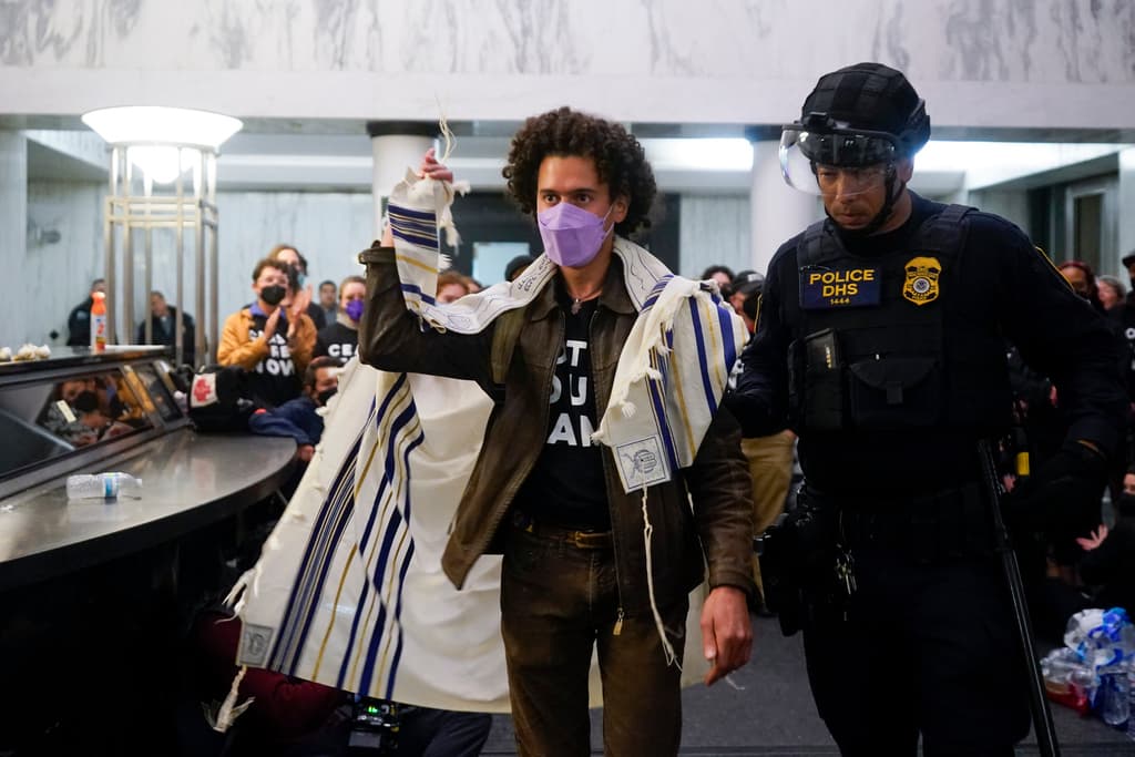 La participación de la Voz Judía por la Paz en la sentada de Nueva York refleja el alcance nacional del movimiento y su firme compromiso con la búsqueda de la paz en la región.