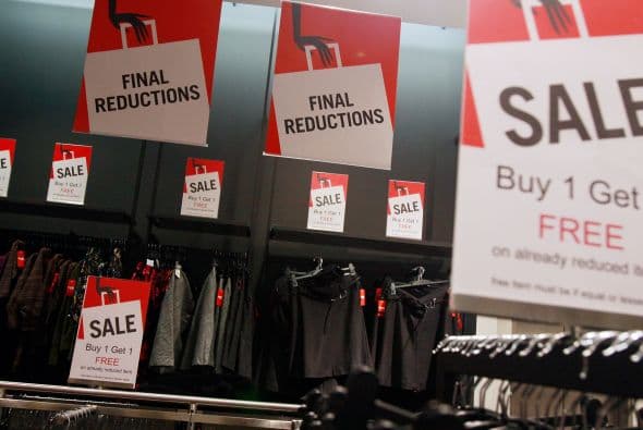 Con frecuencia los códigos de QR van simplemente a propororcionar más información del producto, incluidos los enlaces para ver videos, pero es posible que también contengan códigos para cupones u ofertas especiales. Este Viernes Negro, algunas tiendas tal vez traten de alcanzar el más reciente fenómeno de compras, los compradores "móviles" que usan su teléfono celular para investigar y comprar artículos, y ofrecerles ofertas especiales vía los códigos QR.