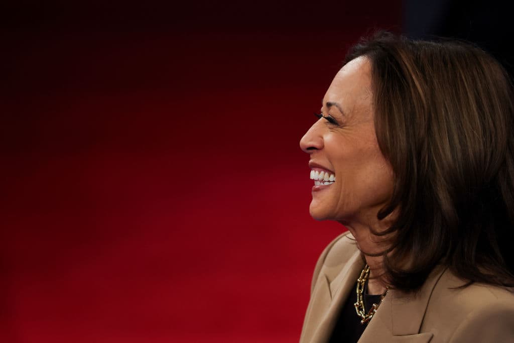 Harris dice que tiene una "excelente salud" y suma presión a Trump, que no ha revelado su historial médico