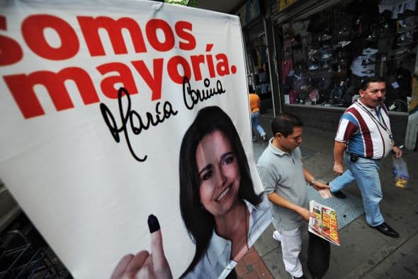 Este año, el gobernador del estado occidental de Lara, Henry Falcón, que ganó de la mano del "chavismo", pasó a la oposición.