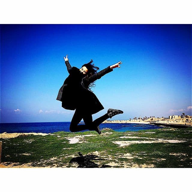 Con ese cuerpo de tentación, nadie le ve la altura a Maite Perroni.