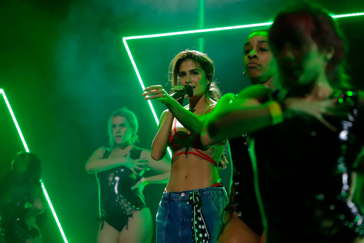 Al final, su peinado quedó así y, de más está decir que ella terminó empapadita de sudor.