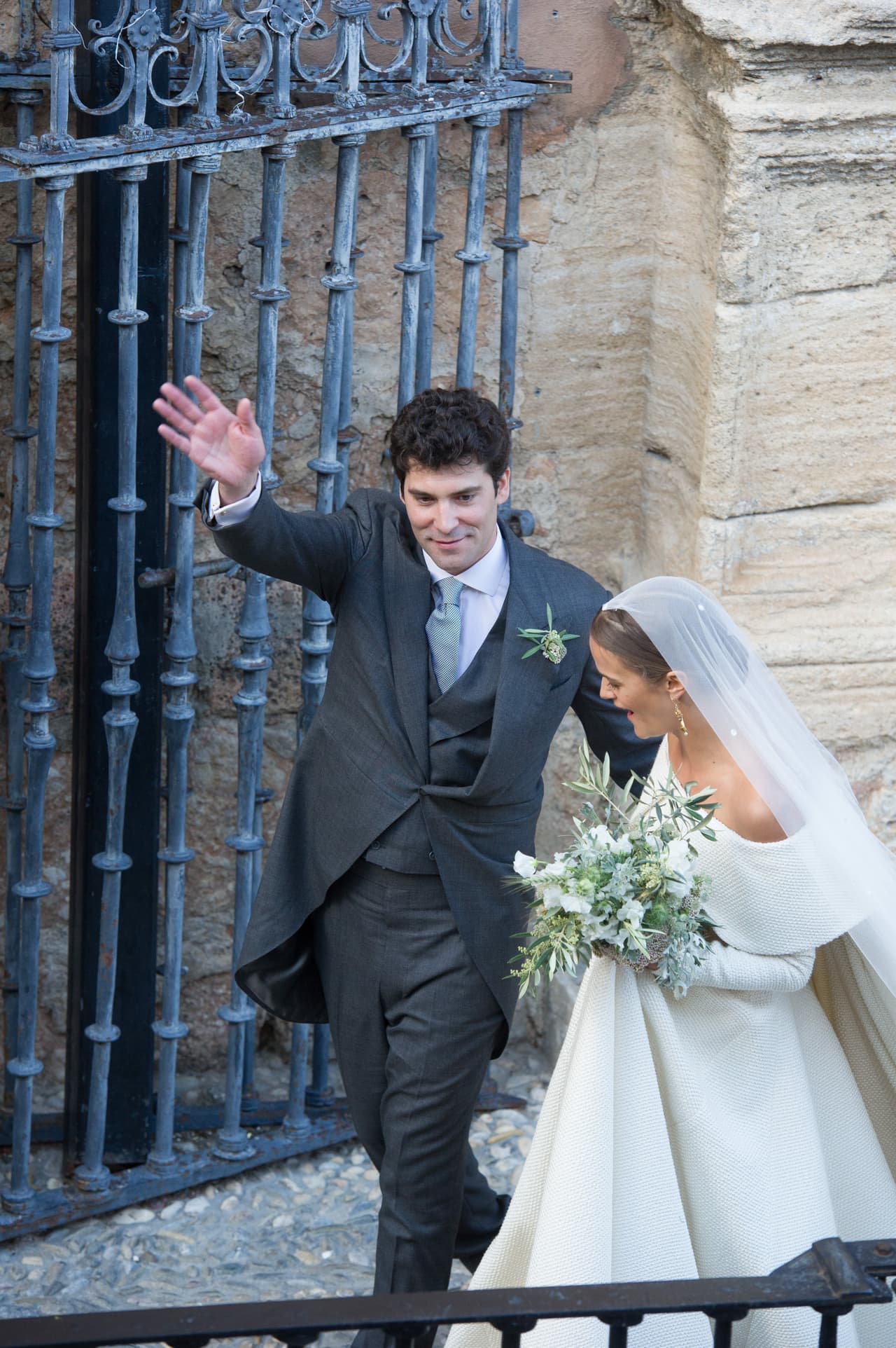 Es líder del Grupo Santo Domingo, que comprende la mayor cervecería de Colombia y Caracol Televisión, entre muchas otras propiedades.