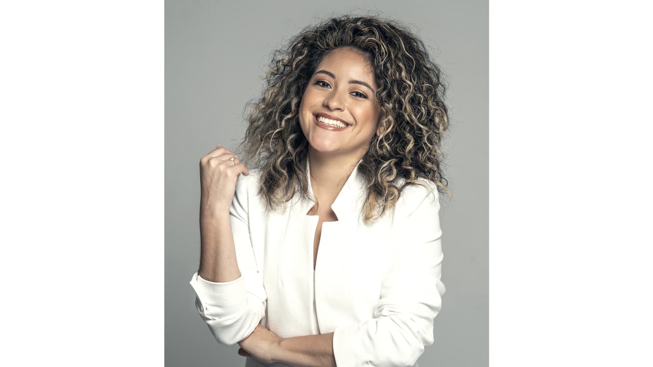 <h3 class="cms-H3-H3"><b>Danielle Alvarez. CEO de The Bonita Project, agencia de comunicaciones especializada en campañas de moda y belleza con latinos.</b></h3>
<br>
<br>Como peruana-estadounidense de segunda generación, es mi deber y privilegio votar. Yo soy emprendedora y quiero ver que mi compañía crezca con un gobierno que siempre tenga en mente a la comunidad latina y afroamericana. Además, que ayude a nuestras comunidades latinas con las mismas financiaciones adecuadas para que nuestra comunidad siga creciendo. 
<br>
<br>Los latinos contribuimos con millones de dólares a la economía y es hora que seamos reconocidos como debe de ser. 
<br>
<br>Por mi futuro y por el bienestar de todos aquellos padres que enmigraron. Los inmigrantes son la base y el futuro de este país que nos vio nacer, no nos olvidemos de eso.
<br>