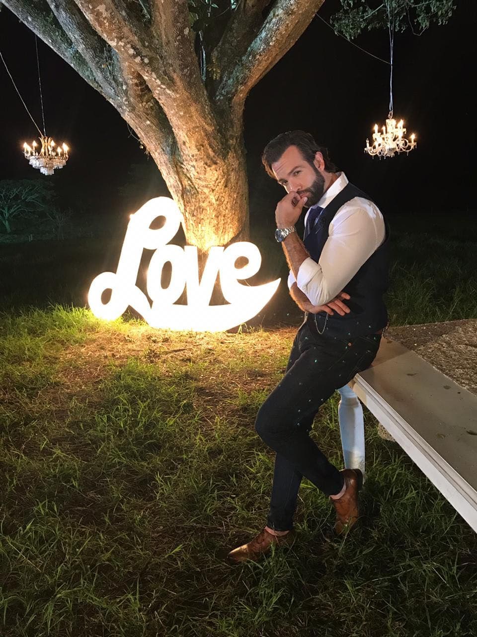 Asimismo, ha participado en teatro como en la obra ‘Como quieras, ¡Perro ámame!’, donde mostró otro de sus talentos: la dirección de teatro, para el cual también ha escrito algunas obras.