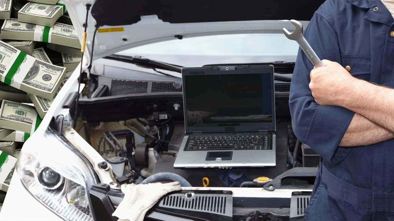 El precio de un carro, nuevo o usado, 
<b>no es la única consideración económica</b> que hay que tener al momento de invertir en un vehículo. Los 
<b>costos de mantenimiento</b> del mismo tendrán un papel primordial en la experiencia de una persona como dueño de un automóvil. Un estudio realizado por 
<a href="https://www.yourmechanic.com/" target="_blank">YourMechanic.com</a>, la plataforma de Silicon Valley que presta servicios de mecánica automotriz a domicilio en Estados Unidos y Canadá, arrojó un ranking de las distintas marcas (*) de vehículos disponibles en el país ordenadas bajo el criterio del costo de mantenimiento promedio de sus vehículos durante 10 años. YourMechanic.com analizó los datos recopilados a través del 
<b>servicio de 1.3 millones de vehículos </b>durante casi de casi una década de operaciones. La diferencia entre la marca más cara de mantener y la más barata representa 12,300 dólares adicionales en gastos de mantenimiento en 10 años. 
<br>
<br>Este fue el resultado, ordenado desde la marca con el mantenimiento más costoso hasta la más barata.
<br>
<br>* La lista no incluye marcas de superlujo, autos de altísimo desarrollo, ni de carros exclusivamente deportivos. La lsita también omitió las marcas Genesis, Jaguar, Lincoln, y Smart, presumimos por falta de datos suficientes.