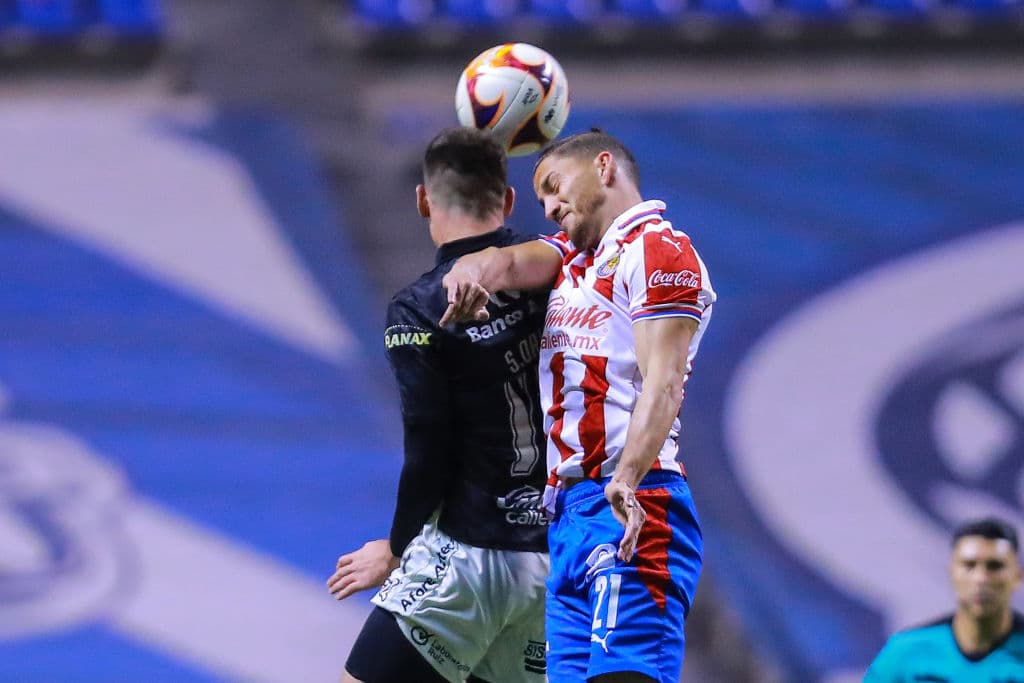 El Rebaño tuvo la primera de peligro en los botines de Oribe Peralta, Jesús Molina cobraba un penal y el gol no llegaba. Ormeño (38’) abrió el marcador con un soberbio testarazo y Miguel Ángel Ponce (47’) emparejó los cartones. En la J2, Puebla y Chivas se medirán a Cruz Azul y Toluca, respectivamente.