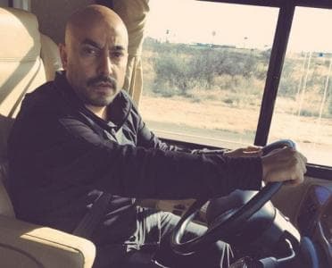 Además de los líos familiares y con sus mujeres, Lupillo Rivera vivió un intento de secuestro en abril de 2016, luego de una presentación en el poblado de Petlalcingo, Puebla (al sur centro de la Ciudad de México).
<b>“</b>Me quisieron chingar, unos tipos armados me quisieron levantar, me les escapé pero se llevaron a mi chofer y a mi manager", dijo el cantante a las autoridades, quienes luego de un dispositivo policiaco encontaron al representante y al chofer a la orilla de una carretera.