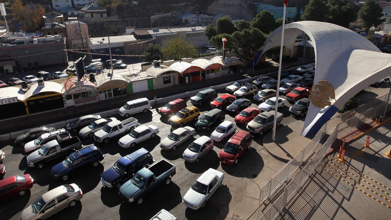 ¿Al servicio de un cártel mexicano? Banda robaba autos de lujo en Arizona para entregarlos en México