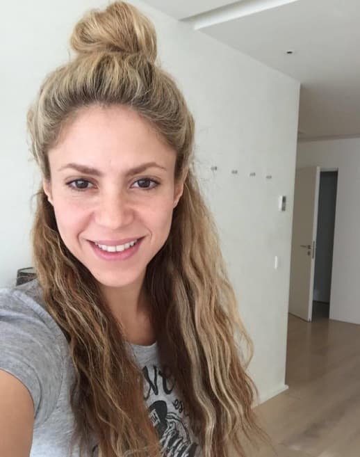 Shakira es de las cantantes que aman ir al natural y da muestras de ello a través de sus redes sociales con estas selfies. Ella está nominada en las categorías Grabación del Año y Canción del Año por 'La Bicicleta'.