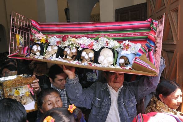 "No se le puede atribuir a estos cráneos poderes mágicos u ocultos porque esta práctica no responde al sentido pascual de la muerte cristiana; no es cristiano el pretender utilizar potencias ocultas queriendo ponerlas a nuestro servicio ni para bien ni para mal", dijo sobre la celebración.