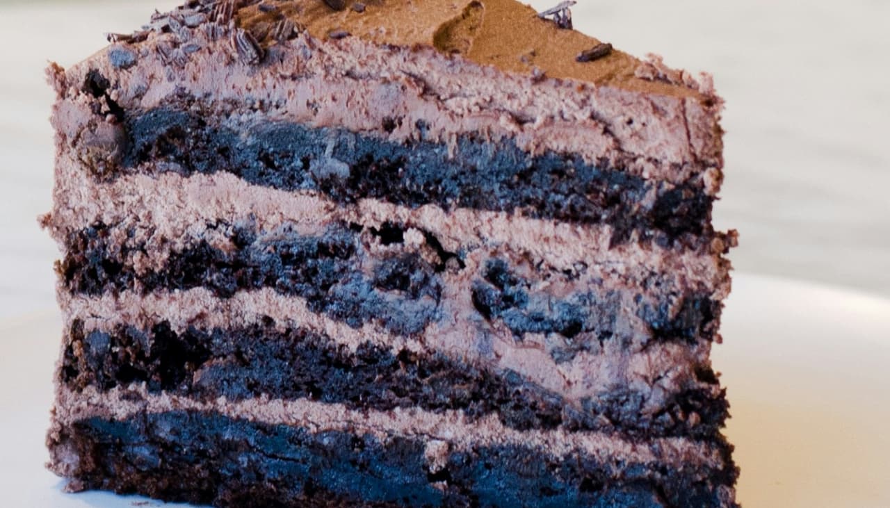 Como guardar sobras de bolo sem fazer sujeira nem desmontar o doce