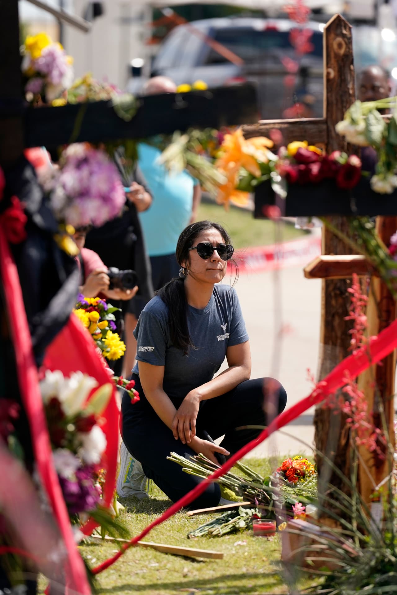 Veronica Rodríguez, de Dallas, ha estado en el 
<a href="https://www.univision.com/local/dallas-kuvn/sus-suenos-estan-sepultados-en-medio-del-dolor-rinden-tributo-a-victimas-de-tiroteo-en-el-allen-premium-outlets-video" target="_blank">memorial de las víctimas del tiroteo</a> en el centro comercial de Allen Texas.