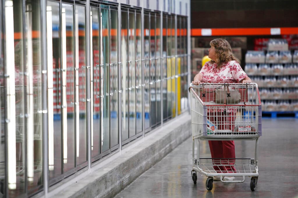 Los 
<b>altos precios</b> siguen afectando los bolsillos de los californianos, pero a partir de octubre próximo comenzarán a llegar los cheques de ayuda contra la inflación, los cuáles ya tienen fechas exactas para su entrega a más de 20 millones de personas.