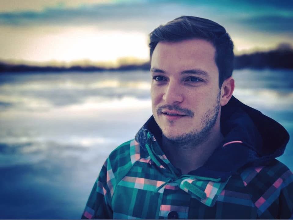 Ha desarrollado su carrera en cine, teatro y televisión, aunque ha tenido más proyectos en la pantalla chica.