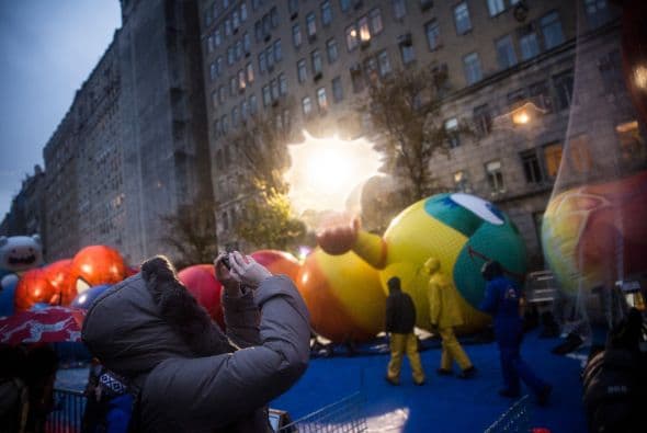 Las calles de Nueva York se llenan de colores poco a poco, pese al frío.