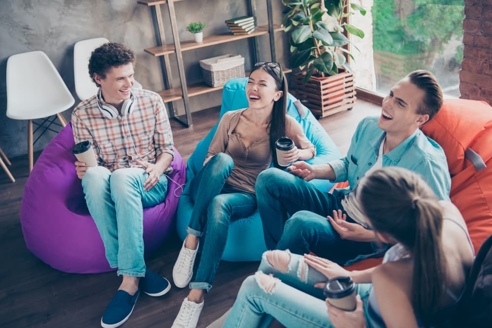 <h3 class="cms-H3-H3">Cómo es Géminis en el amor </h3>
<br>Géminis es por naturaleza es alegre, sociable y muy simpático, y cuando se lo propone se adapta muy fácilmente a cualquier circunstancia. Al ser un signo de aire, en la intimidad Géminis suele ser intenso, pero también puede darte la sorpresa de mostrarte esa ternura que esconde. 
<br>