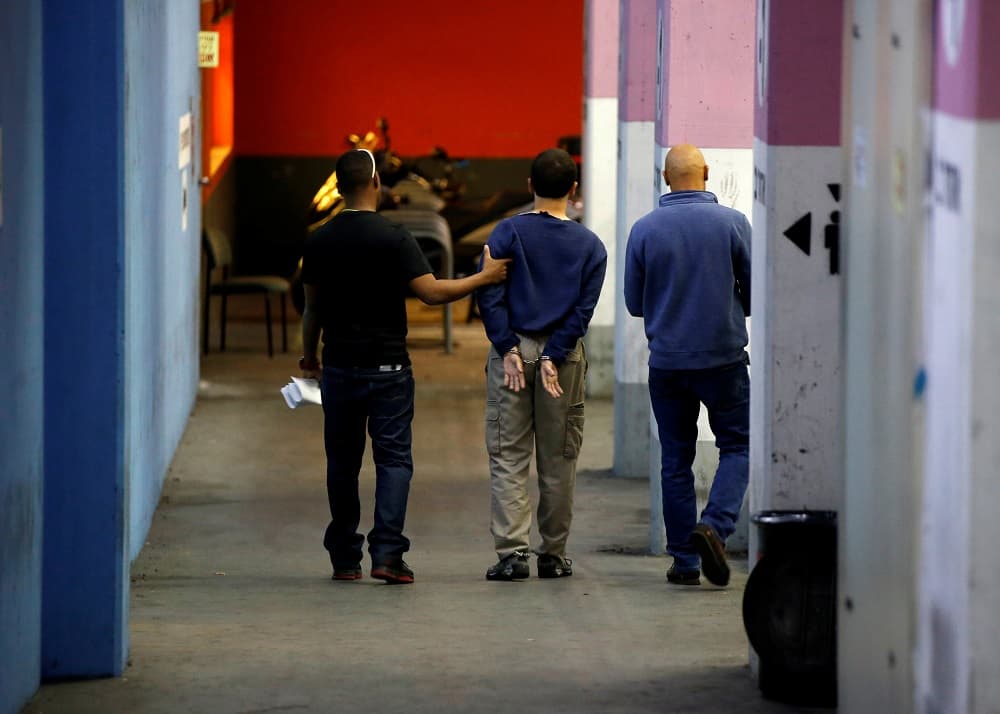 Arrestan a un joven israelí en conexión con amenazas a centros judíos en EEUU