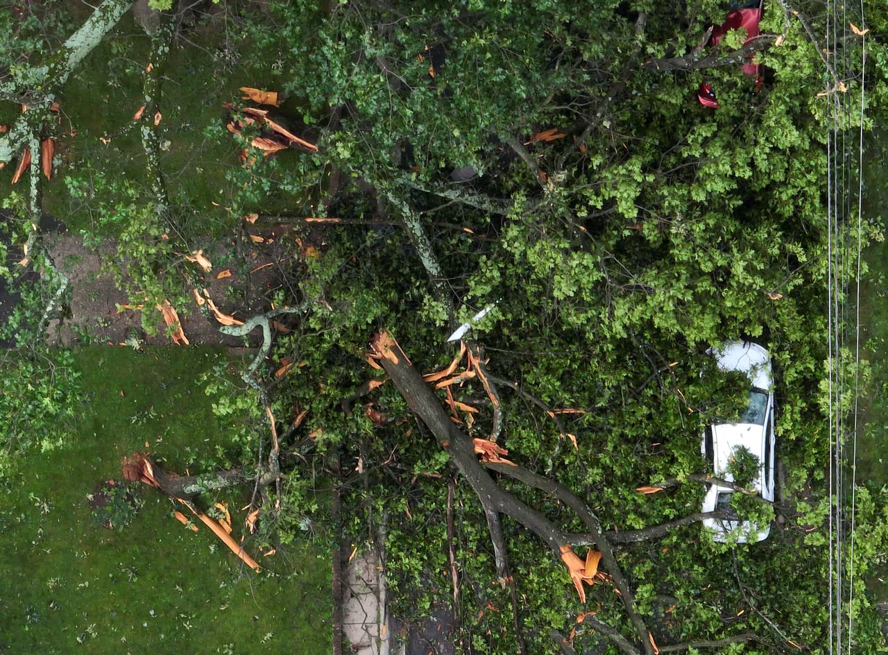 Los tornados comenzaron en Inwood, West Virginia, alrededor de las 4 de la tarde, con uno que alcanzó las 75 millas por hora.