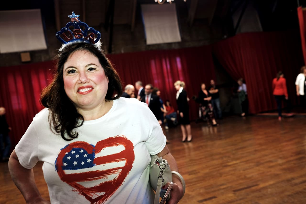 Corazón y corona de Estados Unidos para celebrar a Trump. Foto: SPENCER PLATT/Getty Images.