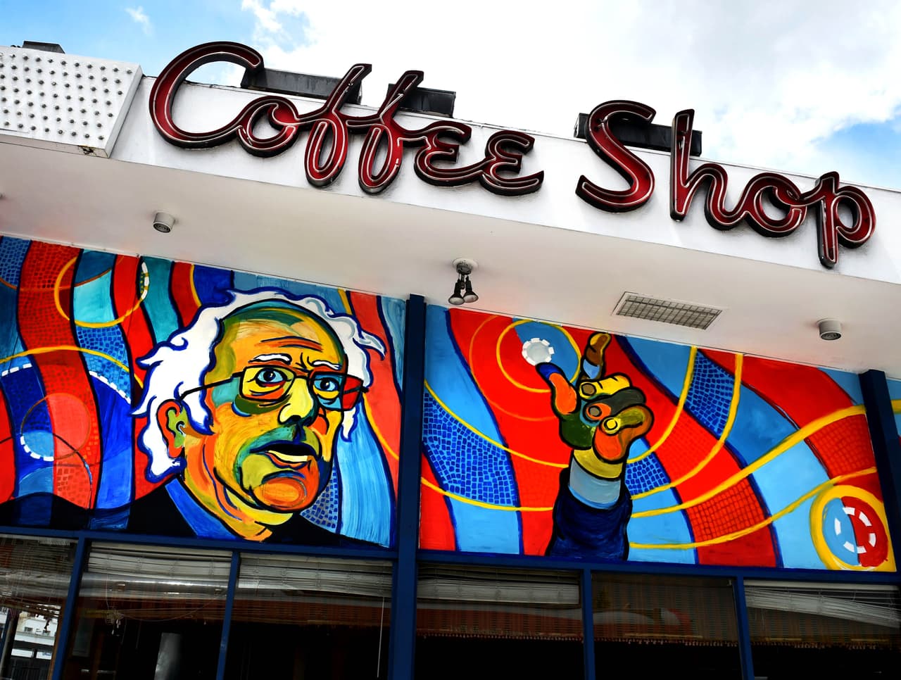 El mural de un café de Los Ángeles, California. Foto por MARK RALSTON/AFP/Getty Images.
